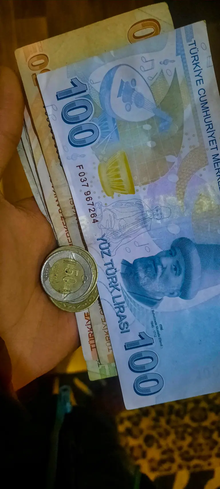 Parayı Veren Düdüğü Çalar Kompozisyon