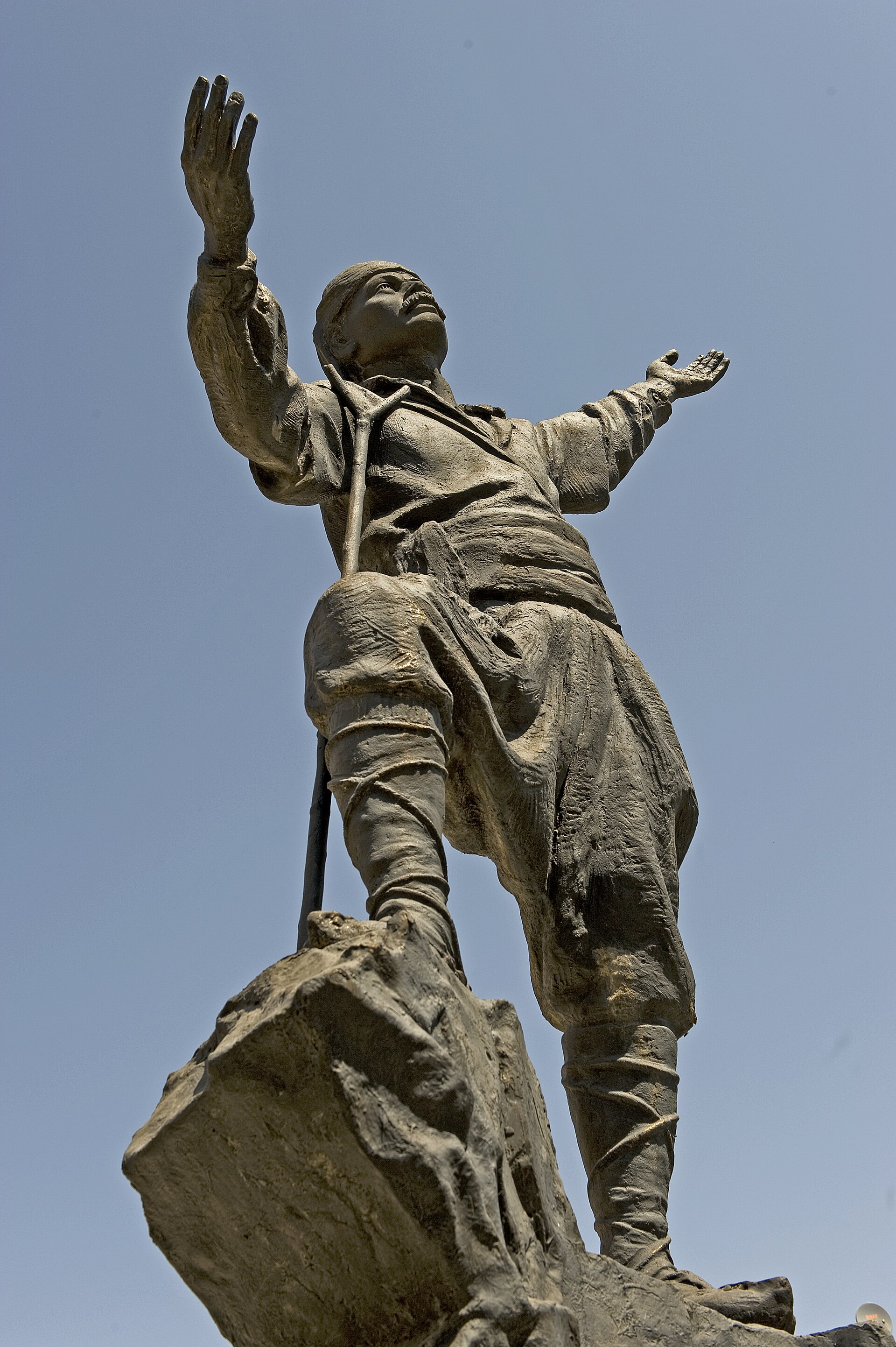 Karaman_Yunus_Emre_monument_4725.jpg