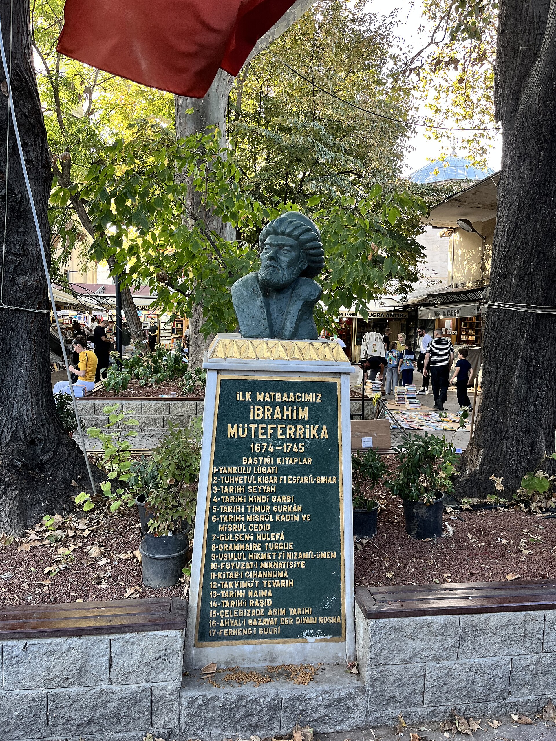 Statue_of_İbrahim_Müteferrika.jpg